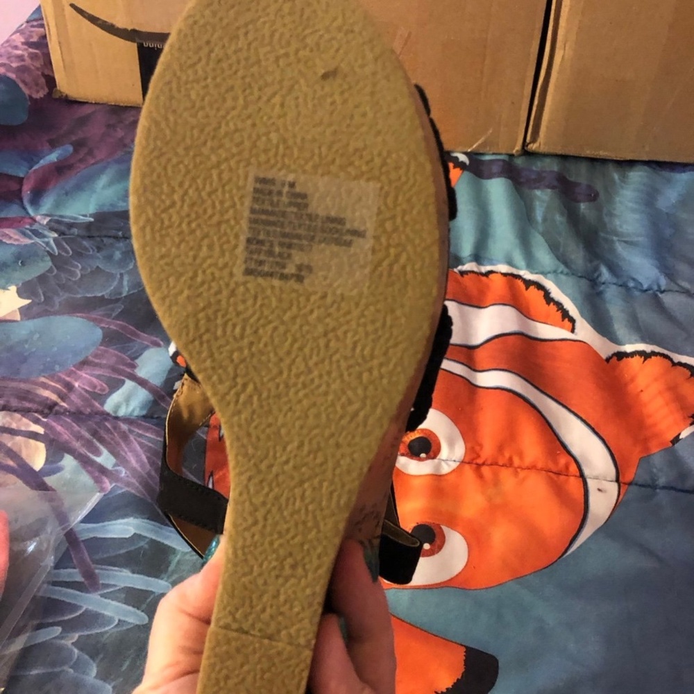 Shoes - Picture 7 of 7
